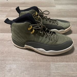 Jordan 12 Retro
Chris Paul Class Of 2003
Olive Green High-Top Sneakers